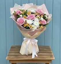 Букет цветов из:  Гвоздики, Орхидеи и Розы #REPLACE_PRED# Засечном