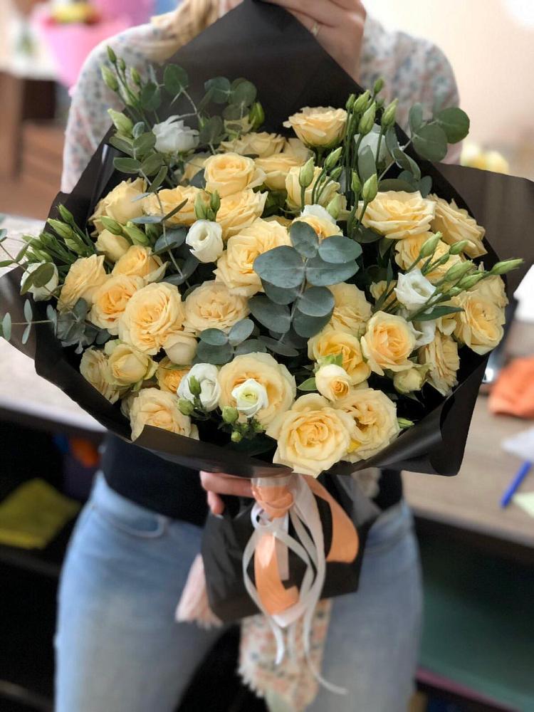 Букет цветов из: Розы и Лизиантусы в Засечном