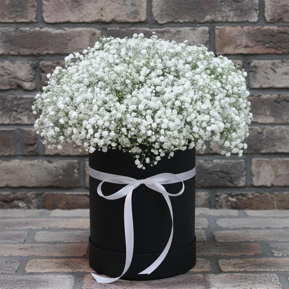 Цветочная композиция из Гипсофила в шляпной коробке в Засечном