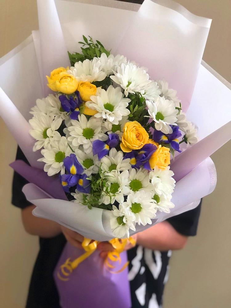 Букет цветов из: Ирисы, Хризантемы и Розы в Засечном