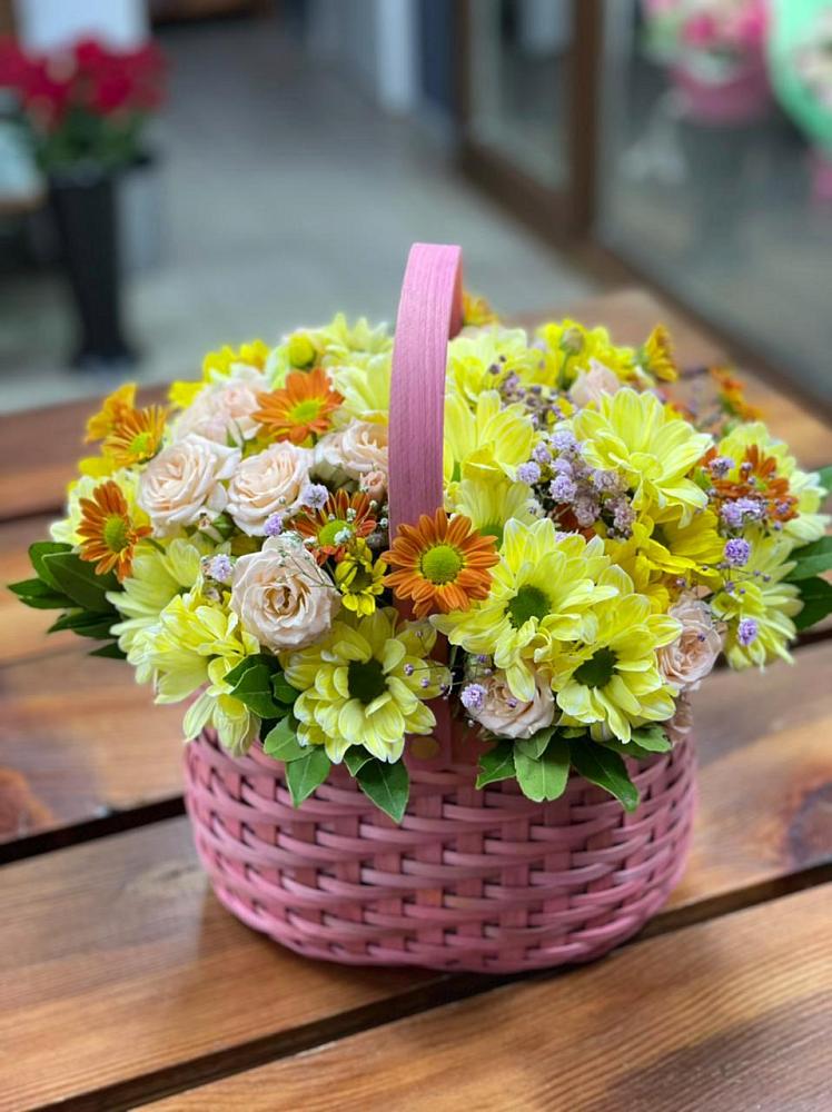 Цветочная композиция из Хризантемы и Розы в корзине в Засечном