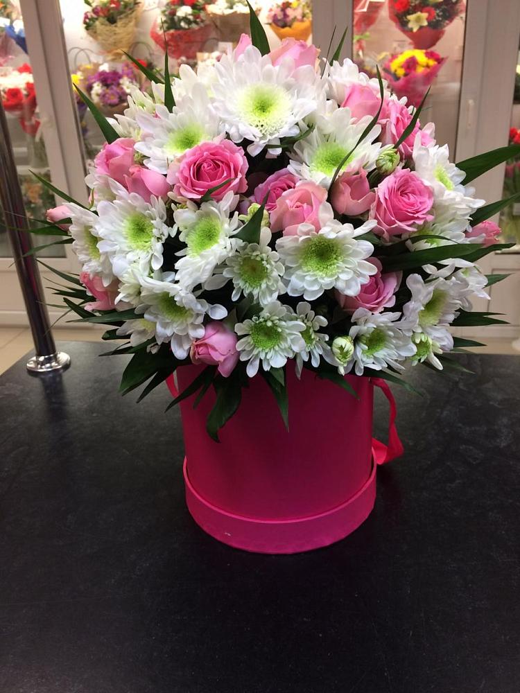 Цветочная композиция из Розы и Хризантемы в шляпной коробке в Засечном