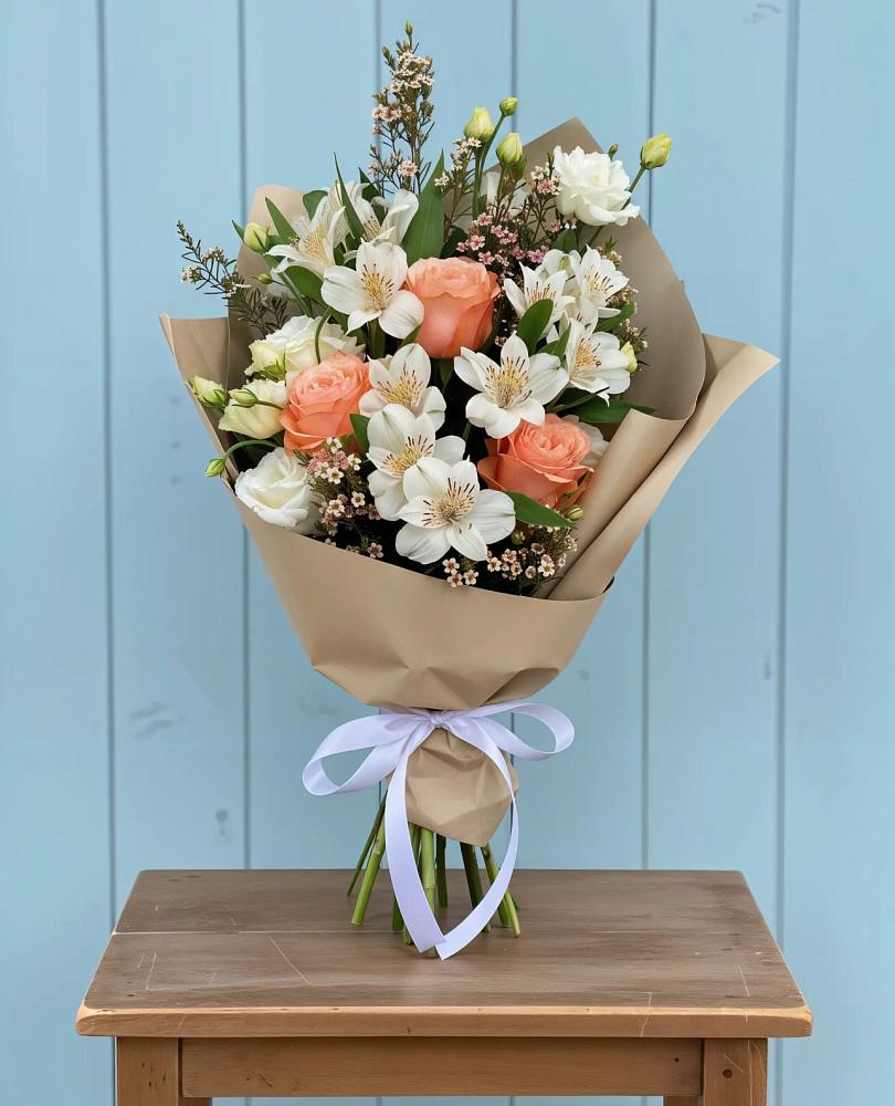 Букет цветов из: Альстромерии, Лизиантусы, Розы и Хризантемы в Засечном