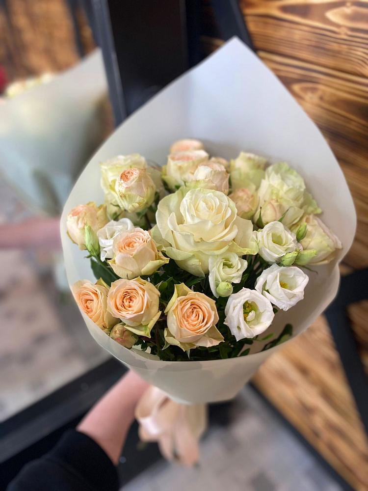 Букет цветов из: Розы и Лизиантусы в Засечном